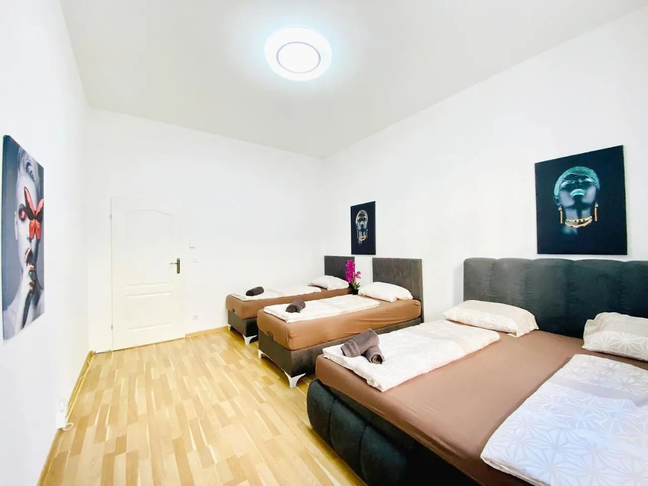 Family Apartments Near Schoenbrunn Palace Hl Vienna Austria
