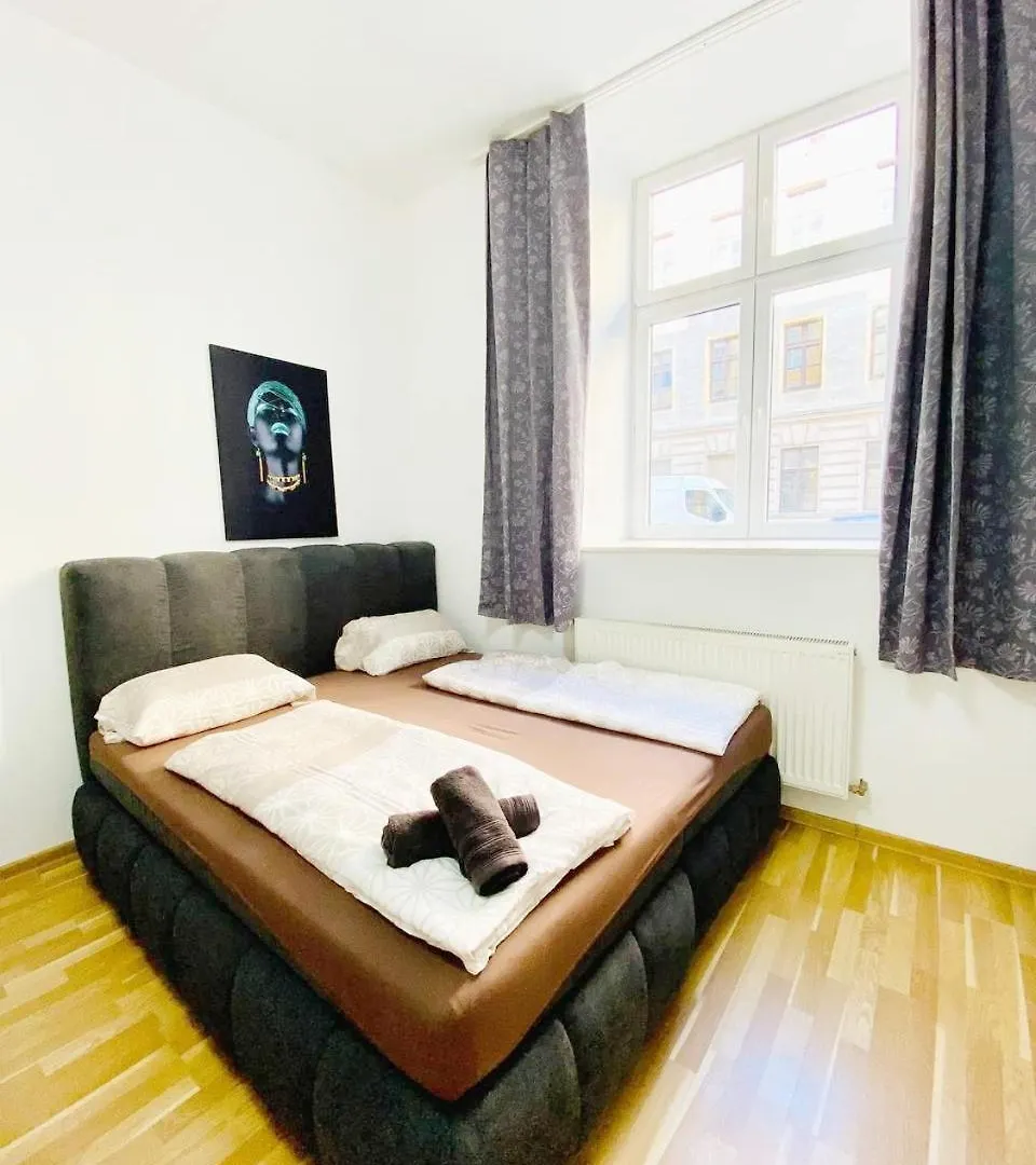 Family Apartments Near Schoenbrunn Palace Hl Vienna Austria