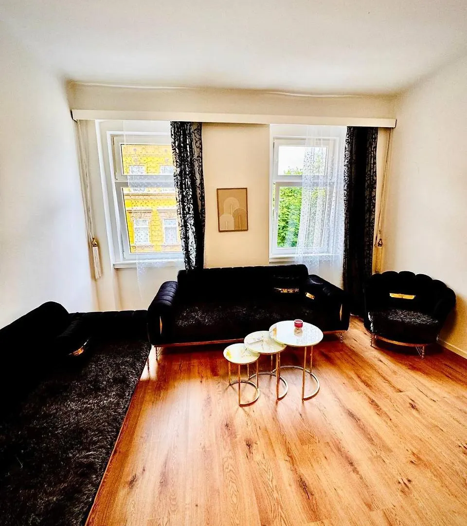 Family Apartments Near Schoenbrunn Palace Hl Vienna Austria